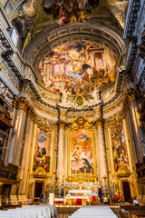 Fototapeta na wymiar Intérieur de l'église Saint-Ignace-de-Loyola de Rome