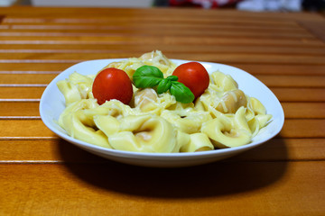 Tortellini with cheese