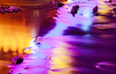 Obraz na płótnie Canvas reflection in the water of illumination the bridge