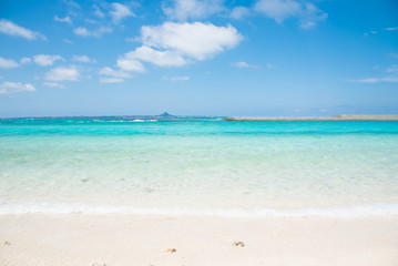 Cobalt blue of the sea and the sky, Minnajima Island, okinawa, japan / 沖縄水納島ビーチ　コバルトブルーの海と空
