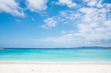 Fototapeta na wymiar Cobalt blue of the sea and the sky, Minnajima Island, okinawa, japan / 沖縄水納島ビーチ　コバルトブルーの海と空 