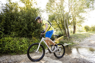 Obraz premium Mountainbiker