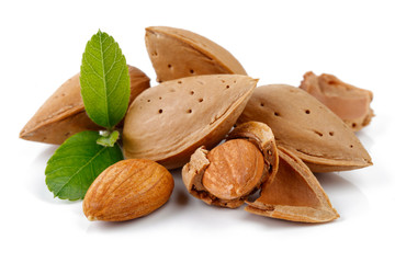 Almonds, shelled almonds and leaves