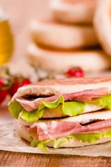 Rucksack Tigella bread stuffed with ham and lettuce. © Mi.Ti.