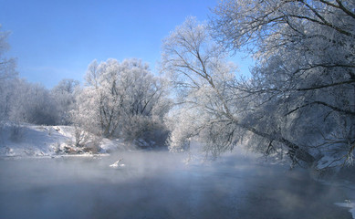 Obraz na płótnie Canvas misty morning on the river Zai