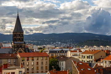 Fototapeta na wymiar Clermont-Ferrand, The Church Nôtre-Dame-du-Port faces the Puy de Dôme Volcano, France