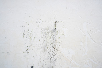 ヒビの入った壁