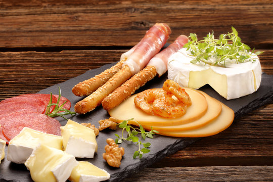 Appetizer set with cheese and shrimps
