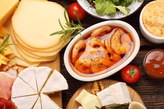 Appetizer set with shrimps and cheese