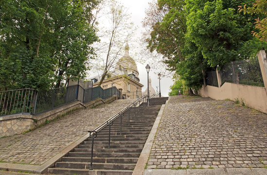 escalier romantique pour atteindre le Sacré Cœur de Paris, Montmartre (Paris France)