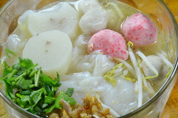 rice noodle with pork ball topping fried garlic oil in soup