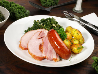 Grünkohl mit Kassler, Speck und Kartoffeln
