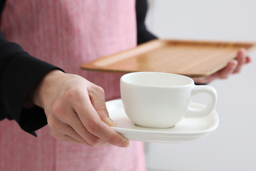 コーヒーカップ　女性