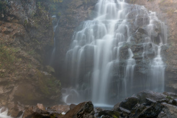 Fototapeta na wymiar waterfall rock lake