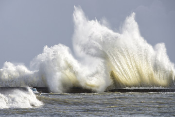 vague tempête en Bretagne