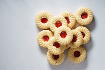 vanilla cookies with strawberry stuff