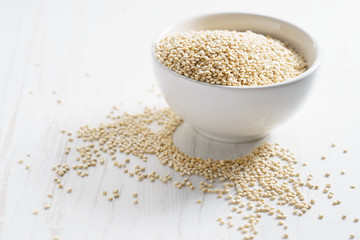 white dried quinoa seeds