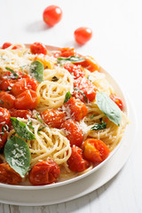 spaghetti with roasted tomato and fresh basil