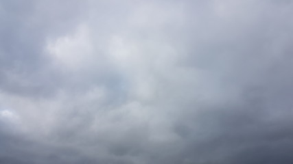 Dunkle Wolken am Himmel