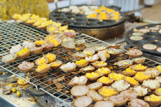 Kanom Krok - Thai dessert Coconut Pancakes pudding