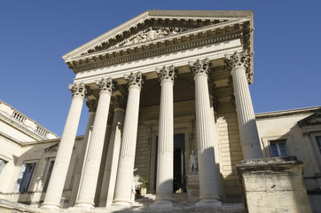 old courthouse with columns - 123363278