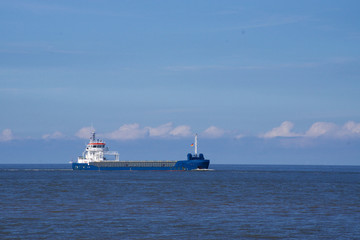 Schiffe in der Elbmündung bei Cuxhaven