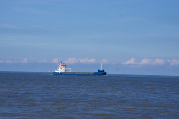 Schiffe in der Elbmündung bei Cuxhaven