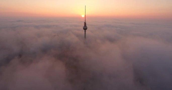 Berlin von Oben, morgen mit Nebel