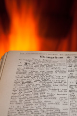 Ein Bibeltext &uuml;ber Feuer am Kamin aus dem Evangelium nach Johannes