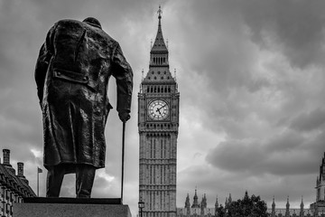 B&amp W Winston Churchill sur la place du parlement et Big Ben