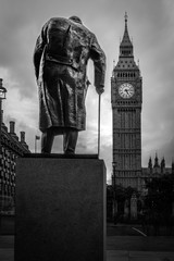 Obrazy na Plexi  B&amp W Winston Churchill na placu parlamentu i Big Ben