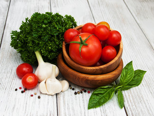 organic tomatoes and garlic