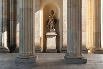 Berliner Fassaden, Figur am Brandenburger Tor © F. Krawen