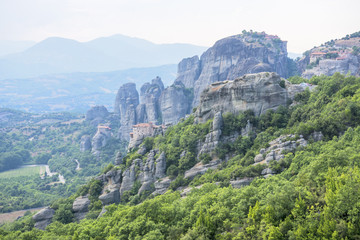 Obraz premium view of the meteora monasteries in the region, greece