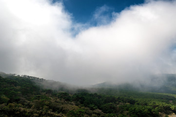 雲に包まれたえびの高原