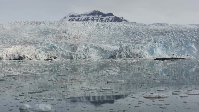 Glacier bay near Longyearbyen, Spitsbergen, Norway