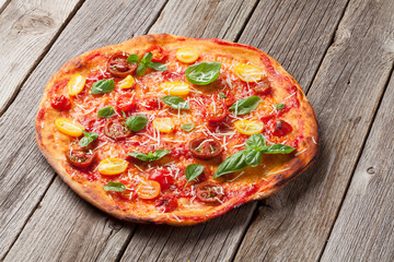 Pizza with tomatoes, mozzarella and basil