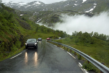 Горная дорога норвежского фьорда Гейрангер