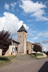 Fototapeta na wymiar Kirche in Arreincourt