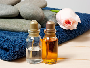 Obraz na płótnie Canvas bottle with oil and aroma massage