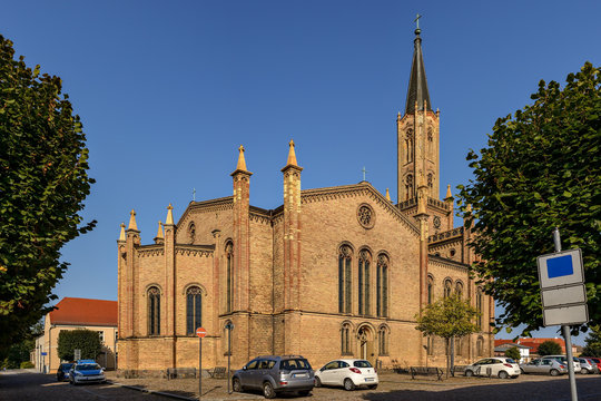Die Stadtkirche Fürstenberg/Havel im Abendlicht (Ansicht von Südwesten)