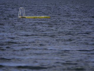 Badeplattform in einem See