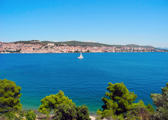 Fototapeta na wymiar Sibenik on the bay of Adriatic.