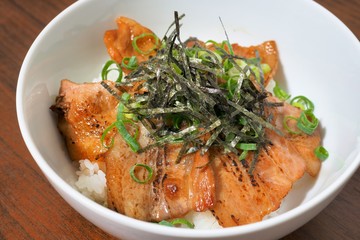 チャーシュー丼