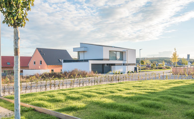 Einfamilienhäuser im Grünen © schulzfoto