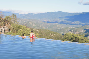 Fototapeta na wymiar Hierve el agua hot spring pools and mountainous landscapes in the highlands of Oaxaca, Mexico