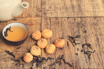 dried figs and hot tea