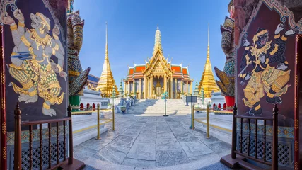 Zelfklevend Fotobehang Wat Phra Kaew Ancient temple in bangkok Thailand © Southtownboy Studio