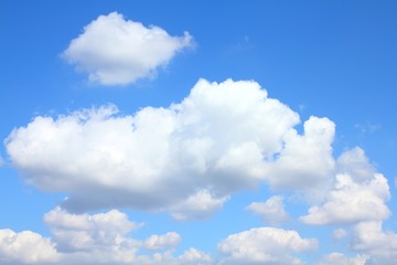 Obraz na płótnie Canvas White clouds