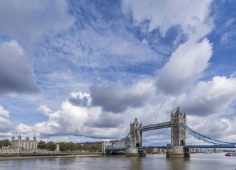 Fototapeta na wymiar Tower of london and Bridge